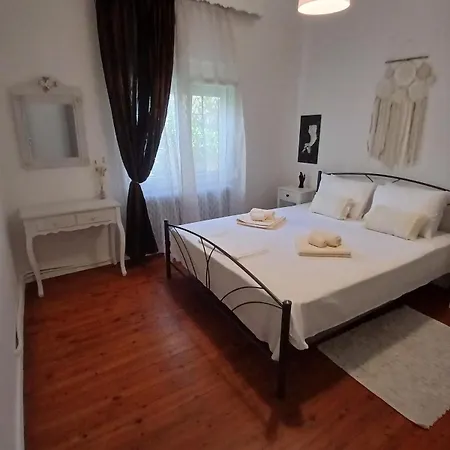 Aggeliki's House Apartament *